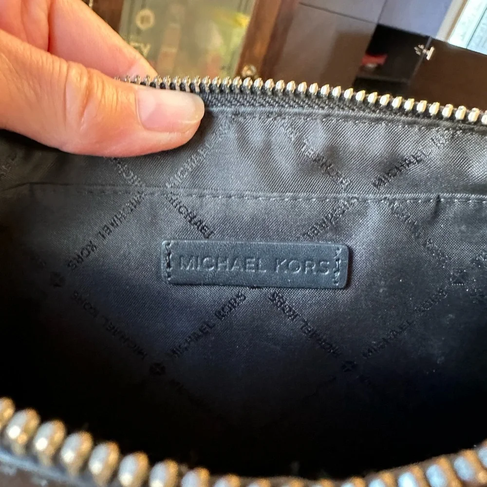 Michael Kors upstyled wristlet in EUC, super cute and fun!!